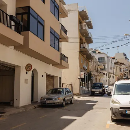 Penthouse Seaviews Hot Tub By Homely