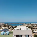 شقة Penthouse Seaviews Hot Tub By Homely *