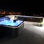 Penthouse Seaviews Hot Tub By Homely *