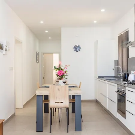 Penthouse Seaviews Hot Tub By Homely Apartament *