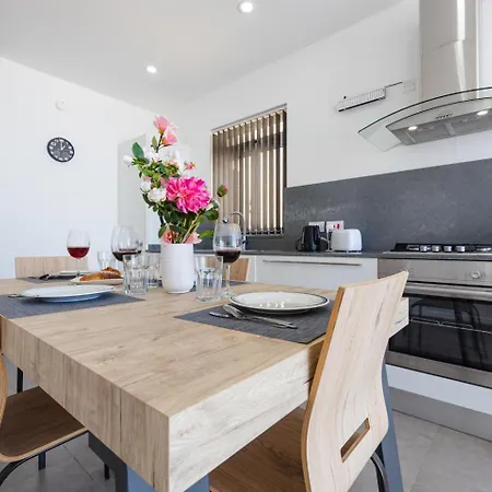 Apartament Penthouse Seaviews Hot Tub By Homely Mellieħa