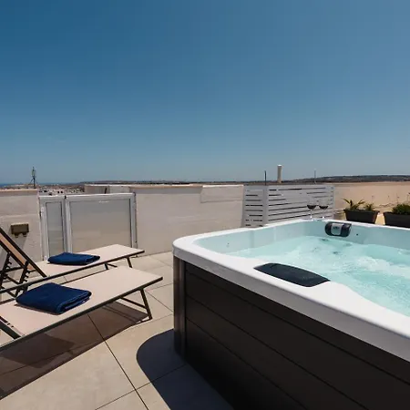 Penthouse Seaviews Hot Tub By Homely *