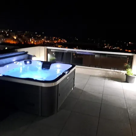 Penthouse Seaviews Hot Tub By Homely *