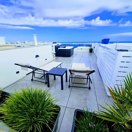 Penthouse Seaviews Hot Tub By Homely *