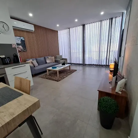 Penthouse Seaviews Hot Tub By Homely Mellieħa