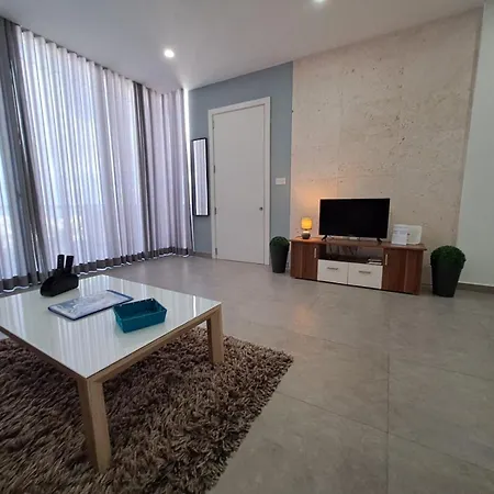 شقة Penthouse Seaviews Hot Tub By Homely