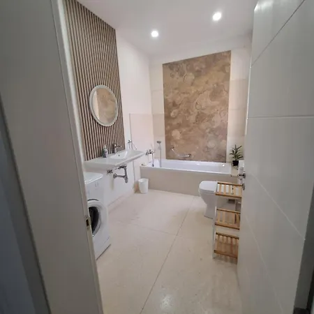 شقة Penthouse Seaviews Hot Tub By Homely