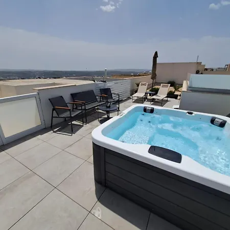 Lejlighed Penthouse Seaviews Hot Tub By Homely Mellieħa
