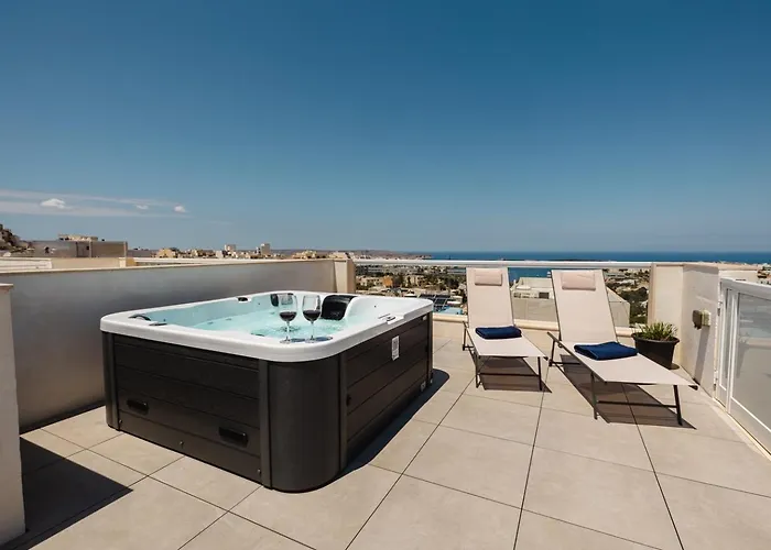 Penthouse Seaviews Hot Tub By Homely *