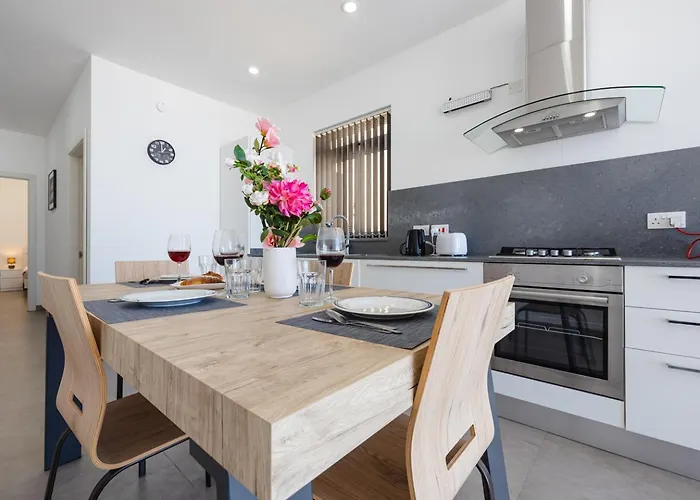 شقة Penthouse Seaviews Hot Tub By Homely المليحة