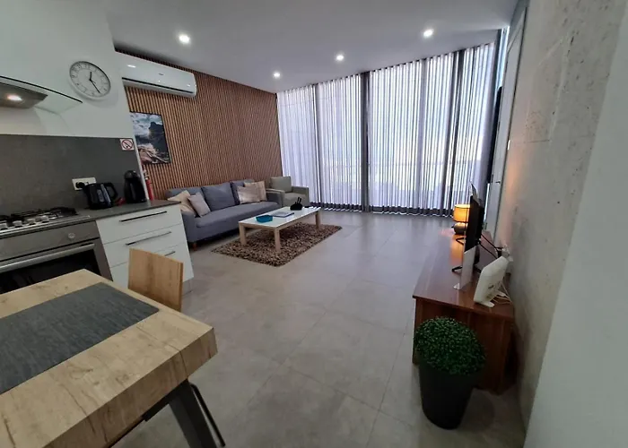 Penthouse Seaviews Hot Tub By Homely المليحة